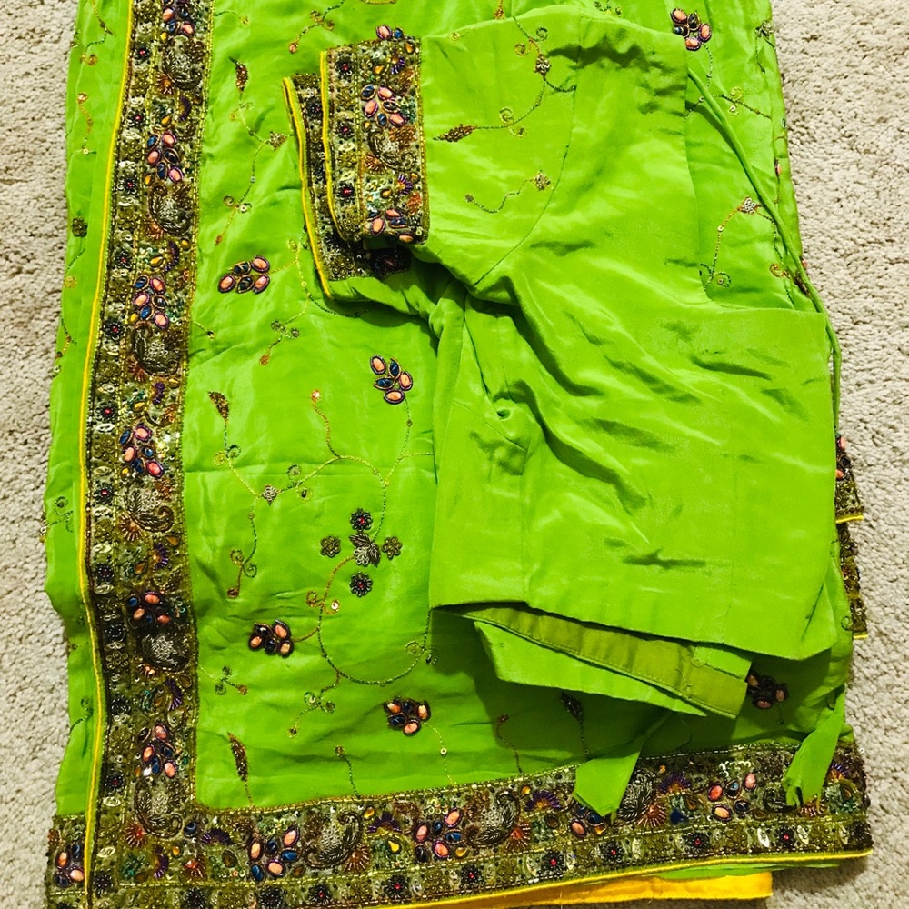 Pure crepe saree with blouse